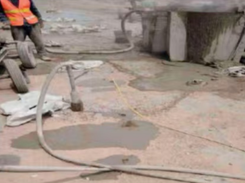 洛江水泥混凝土路面板底注浆技术 路面脱空注浆整治方案